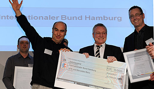 Die drei Preisträger wurden in Düsseldorf ausgezeichnet und bekamen jeweils einen Mercedes-Benz Vito überreicht. Insgesamt waren 123 Bewerbungen eingereicht worden