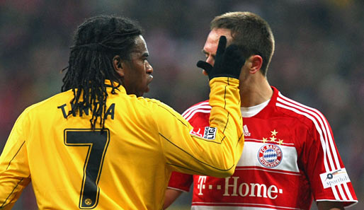 Bayern München - Borussia Dortmund 3:1: Tinga und Franck Ribery hatten sich sehr lieb