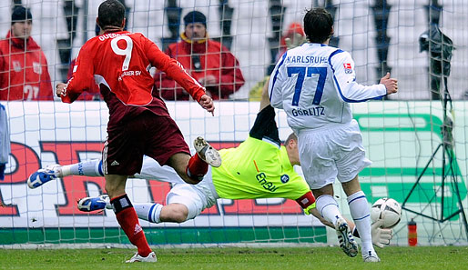 Karlsruher SC - Hamburger SV 3:2: Traumstart des HSV gegen Karlsruhe. Paolo Guerrero macht das 1:0 für die Gäste
