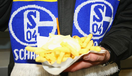 Schalke 04 - Werder Bremen 1:0: Der Krisengipfel auf Schalke beginnt mit einer Ernährungsstudie. Pommes mit Majo sind angesagt