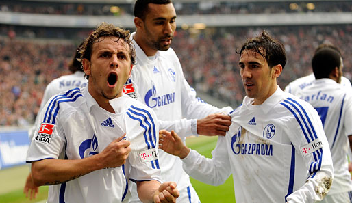Schalke-Riese Engelaar (Mitte) feierten mit den "Zwergen" Rafinha (l.) und Sanchez