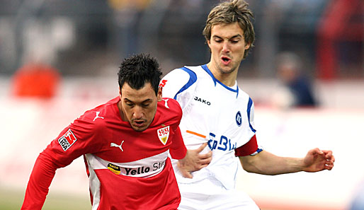 Karlsruhe - Stuttgart 0:2: Ex-Löwe Timo Gebhardt (l.) machte sein erstes Bundesligaspiel