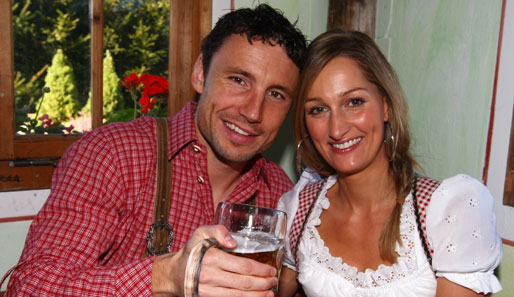 Trinkt Mark van Bommel demnächst sein Bier mit seiner Frau Andra auf Schalke?
