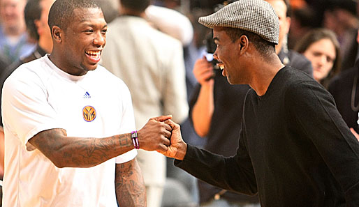 Chris Rock bringt Nate Robinson zum Lachen. Der Komiker gehört ebenfalls zu den gern gesehenen Gästen im Madison Square Garden