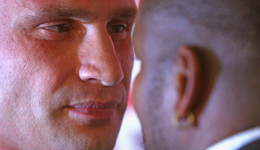 WBC-Champ Witali Klitschko (37) und Herausforderer Juan Carlos Gomez (35) – sie gehen schon vor der Boxnacht des Jahres aufeinander los