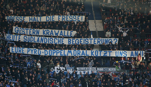 Die HSV-Fans mit ihrer Botschaft des Tages