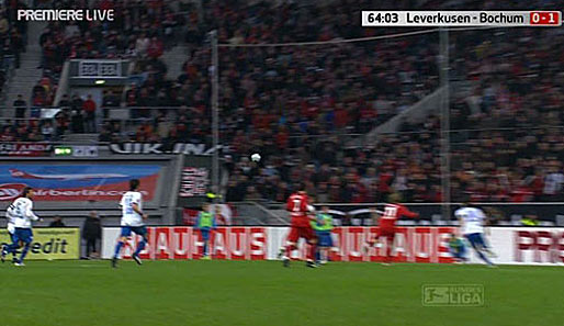 Die 65. Minute bei der Partie zwischen Leverkusen und Bochum in Düsseldorf