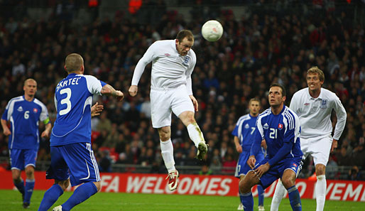England - Slowakei 4:0: Im Freundschaftsspiel zwischen England und der Slowakei zeigte Engländer Wayne Rooney Köpfchen und avancierte zum Doppeltorschützen