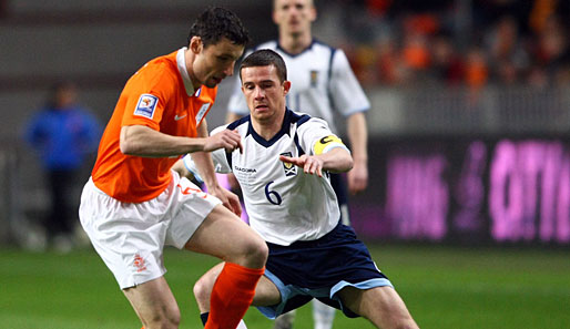Auch Bayerns Mark van Bommel (l.) war an diesem Wochenende im Trikot der niederländischen Nationalmannschaft im Einsatz