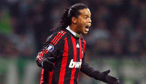 Ronaldinho: "Warum will keiner mit mir spielen?" Könnte unter Umständen auch ein wenig an Dir liegen, Ronnie... (siehe 9.36 Uhr)