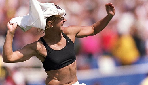 Auch Brandi Chastain (hier bei ihrem legendären "oben-ohne-Jubler" bei dem WM-Triumph 1999 der USA) wird in der WPS für Tore sorgen