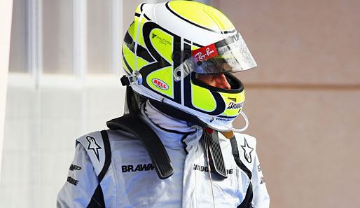 Verwunderung bei Jenson Button. Der WM-Spitzenreiter hatte im Brawn keine Chance auf Platz eins