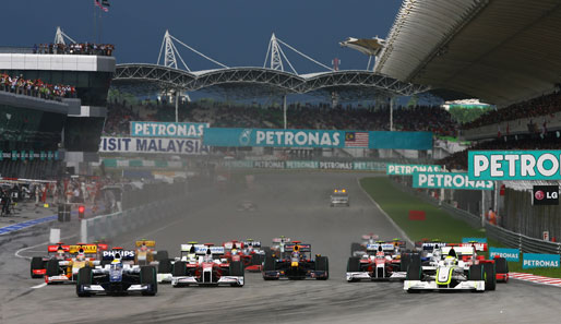 Start zum Malaysia-GP: Nico Rosberg hat einen tollen Start...
