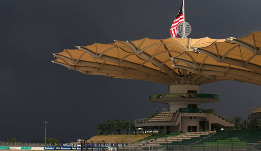 Götterdämmerung über dem Sepang Circuit. So sieht es aus, wenn in Malaysia ein Monsunregen kurz bevorsteht