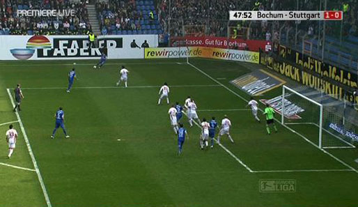 Nach einer Ecke für den VfL Bochum von der linken Seite, kommt der Ball nochmal zurück auf links. Der VfB scheint relativ gut sortiert
