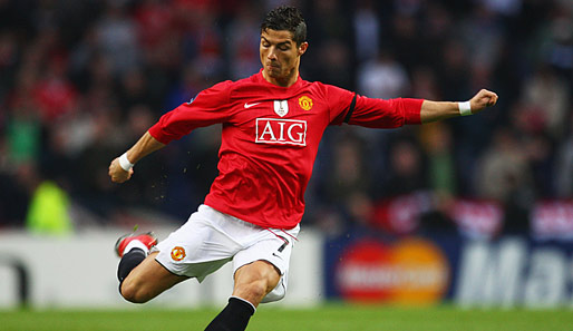 FC Porto - Manchester United (Hinspiel: 2:2); Cristiano Ronaldo sorgt nach sechs Minuten für einen Paukenschlag. Aus 30 Metern hämmert er die Kugel in die Maschen