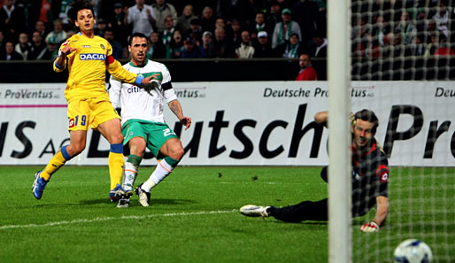 Werder Bremen - Udinese Calcio 3:1: Hugo Almeida packte noch eins drauf. Am Ende stand es 3:1 für Werder. Ob das reicht?