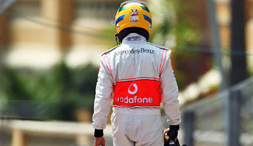 Während Massa aber Glück hatte, musste Lewis Hamilton nach einem Crash mit seinem McLaren bedröppelt von dannen ziehen