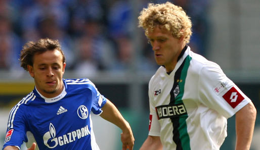 Gladbach - Schalke 1:0: Rafinha (links) verursachte einen Elfmeter. Marin scheiterte aber an Schalke-Keeper Neuer