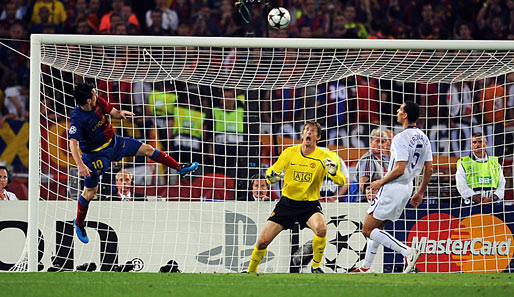 Die Entscheidung: Lionel Messi trifft per sensationellem Kopfball zum 2:0 für Barca