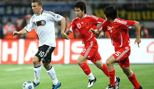 China - Deutschland: Lukas Podolski traf nach acht Minuten zum Ausgleich für Deutschland