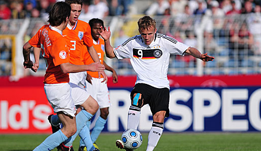 Auch mit Tape-Verband torgefährlich: Goalgetter Lennart Thy netzt zum 2:0 gegen Oranje ein. Sein zweiter Turniertreffer