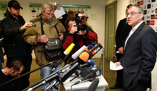 Felix Magath hat seinen Wechsel zum FC Schalke nun offiziell bei einer Pressekonferenz bekannt gegeben.