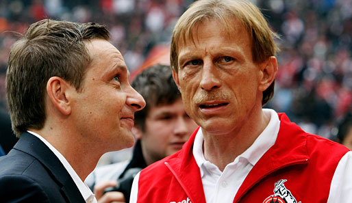 Horst Heldt (l.) war auf Schalke als Manager im Gespräch - der VfB will ihn aber behalten. Christoph Daum indes, soll ein heißer Trainer-Kandidat beim fL wolfsburg sein