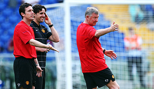 Auch die zeigen keine Anspannung. Ferguson, sein Assistent und Owen Hargreaves haben Spaß beim Manchester-Training im Stadio Olympico