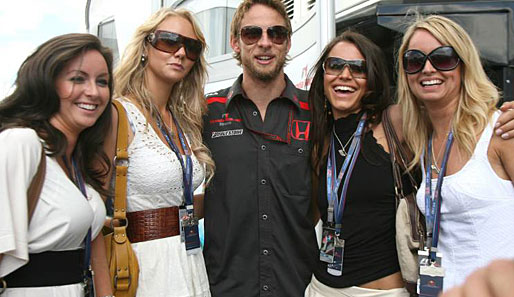 Jenson Button kann sich über mangelndes weibliches Interesse nicht beklagen