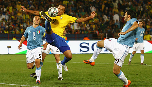 Wunderbare Ballannahme von Luis Fabiano. Er krönte seine starke Leistung mit zwei Toren