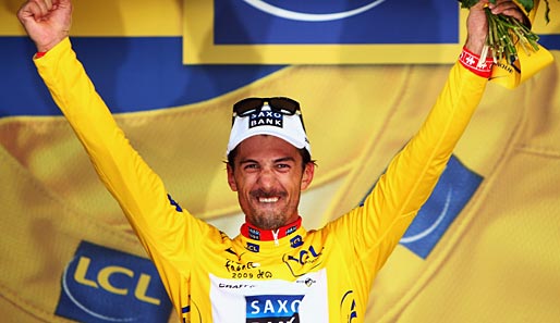 Cancellara ergatterte sich mit seinem Sieg das begehrte Maillot Jaune und geht auf die 2. Etappe mit 18 Sekunden Vorsprung auf...