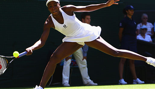 Wie eine Gazelle jagte Venus Williams über den Platz und ließ ihrer Gegnerin, Stefanie Vögele aus der Schweiz, keine Chance