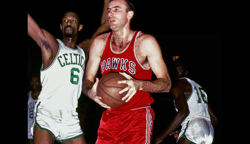 ...die Celtics und den jungen Bill Russell. Zwei Jahre später behielt Boston die Oberhand. Es war die zweite von acht Meisterschaften Folge