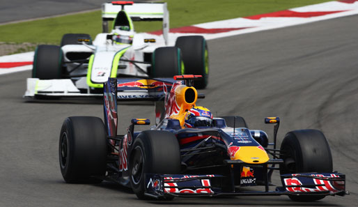 Auch für Barrichello und Button (hier im Bild) läuft das Rennen miserabel. Sie werden bis auf die Plätze fünf (Button) und sechs (Barrichello) durchgereicht
