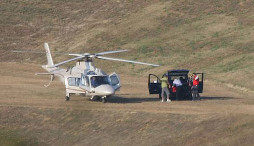 Schumacher reiste standesgemäß mit dem Hubschrauber an. Danach stieg er ins Auto um