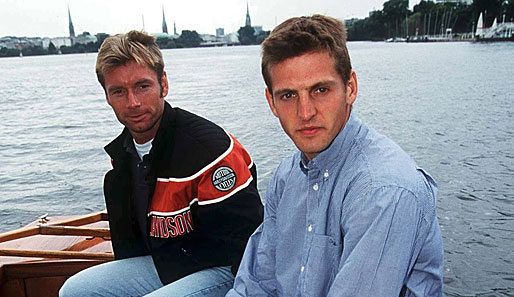 1998 schippern Bernd Hollerbach (l.) und Jörg Butt auf der Alster umher. Ein Bild wie aus einer anderen Zeit.