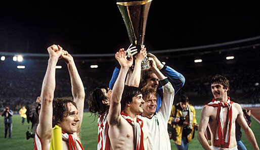 Der größte Erfolg: Am 23. Mai 1979 sicherten sich die Fohlen um Simonsen und Schäfer mit dem 1:0-Rückspiel-Sieg über Roter Stern Belgrad den zweiten UEFA-Pokal-Titel nach 1975