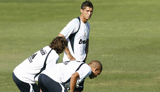 An Pepe und Gabriel Heinze scheinen die Trainingseinheiten nicht spurlos vorbei zu gehen. Cristiano Ronaldo hingegen ist in der Sommerpause wohl nicht faul auf dem Sofa gelegen
