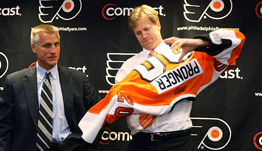 Megadeal an der Ostküste. Chris Pronger, der MVP der Saison 2000, unterschrieb bei den Philadelphia Flyers einen Siebenjahresvertrag über 34,9 Millionen Dollar