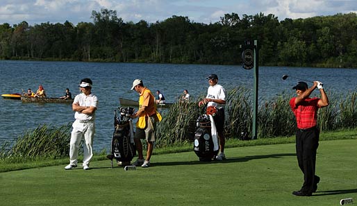 Tag 4 der PGA Championship: Tiger Woods als Führender und Y.E. Yang als erster Verfolger drehten gemeinsam ihre Runde über den Kurs des Hazeltine National Golf Club