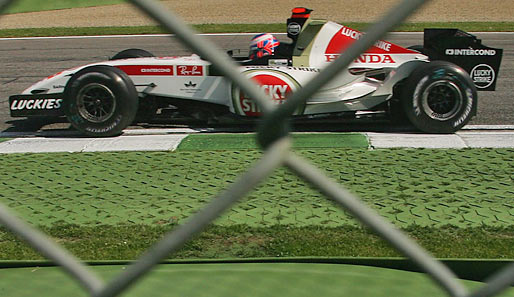 2005: Honda arbeitet mit illegalen Zusatztanks. Als der Skandal auffliegt, wird das Team für zwei Rennen gesperrt