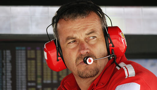 2007: Spygate: Ferrari-Ingenieur Nigel Stepney spielt McLaren vertrauliche Dokumente von Ferrari zu. Die Silbernen nehmen diese an - 100 Mio. Dollar Strafe und WM-Ausschluss