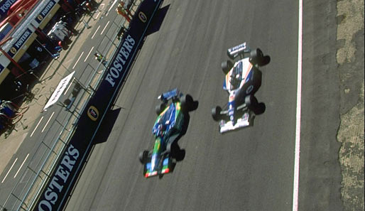 1994: Michael Schumacher überholt in Silverstone Damon Hill in der Einführungsrunde. Die dafür fällige Strafe ignoriert er, ebenso Schwarze Flaggen. Folge: Zwei Rennen Sperre