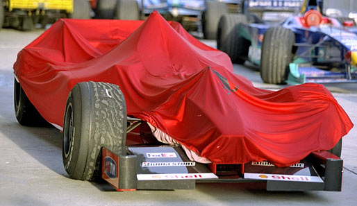 1999: Ferrari benutzt in Malaysia angeblich zu große Leitbleche und wird disqualifiziert. Häkkinen ist eigentlich Champion, doch die Ferrari-Disqualifikation wird aufgehoben