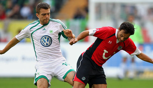 VfL Wolfsburg - Hannover 96 4:2: Misimovic stand zu Beginn der Partie im Fokus: Der Bosnier brachte den VfL mit einem herrlichen Freistoß in Front...