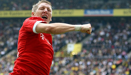 Augen zu und durch: Bastian Schweinsteiger freut sich über seinen Treffer zum 2:1
