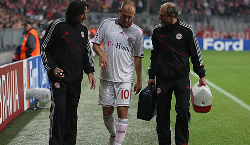 Kurz vor der Pause musste Arjen Robben verletzt ausgewechselt werden. Für ihn kam Ivica Olic