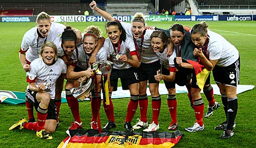 Das deutsche Team spielte in der zweiten Halbzeit richtig auf und deklassierte die Engländerinnen mit einem sicheren 6:2-Sieg (2:1)