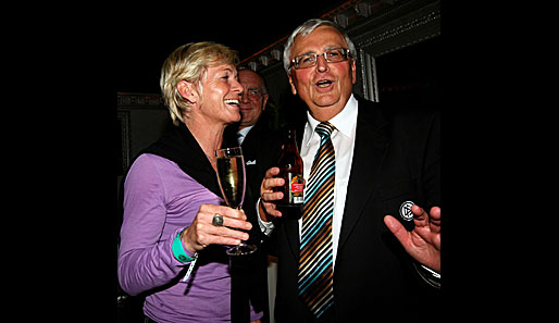 Bundestrainerin Sylvia Neid und DFB-Präsident Theo Zwanziger, der neue Fan der Frauen: "Der Erfolg ist ein toller Einstieg für uns in die WM 2011."